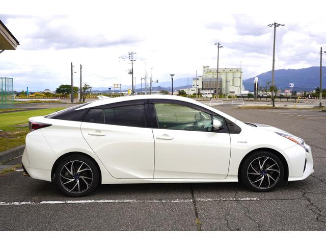 プリウス S 純正9型ナビ バックカメラ ビルトインETC クルーズコントロール 横滑り防止装置 レーンキープコントロール オートマチックハイビーム フルセグTV・Bluetooth・社外アルミ・LEDヘッドライト(4枚目)