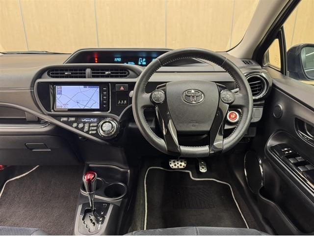 アクア G G’s メモリーナビ フルセグ Bluetooth バックモニター ローダウン アルカンターラ LED オートエアコン 純正アルミ スマートキー CD/DVD再生 デュアルエアバック 横滑り防止装置(6枚目)