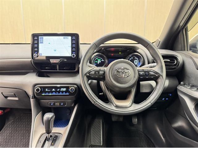 ヤリス ハイブリッドZ 衝突被害軽減ブレーキ ペダル踏み間違い急発進抑制装置 ドライブレコーダー ナビ フルセグ Bluetooth シートヒーター ETC LED バックモニター クルーズコントロール オートエアコン(6枚目)