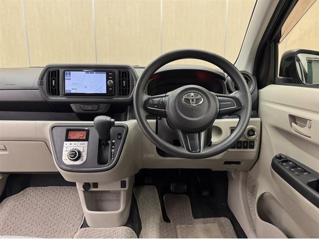 パッソ Ｘ　ＬパッケージＳ　衝突被害軽減ブレーキ　ペダル踏み間違い急発進抑制装置　ナビ　フルセグ　Ｂｌｕｅｔｏｏｔｈ　ワンオーナー　ベンチシート　スマートキー　オートエアコン　アイドリングストップ　車線逸脱警報　ＣＤ／ＤＶＤ再生（7枚目）