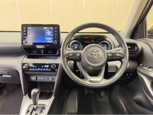 ヤリスクロス Ｇ　４ＷＤ　衝突被害軽減ブレーキ　ペダル踏み間違い急発進抑制装置　ディスプレイオーディオ　Ｂｌｕｅｔｏｏｔｈ　ブラインドスポットモニター　全周囲カメラ　クルーズコントロール　オートエアコン　純正アルミ（6枚目）