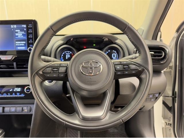 ヤリスクロス Ｇ　４ＷＤ　衝突被害軽減ブレーキ　ペダル踏み間違い急発進抑制装置　ディスプレイオーディオ　Ｂｌｕｅｔｏｏｔｈ　ブラインドスポットモニター　全周囲カメラ　クルーズコントロール　オートエアコン　純正アルミ（7枚目）