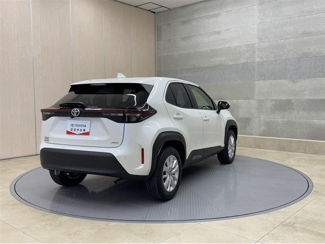 ヤリスクロス Ｇ　４ＷＤ　衝突被害軽減ブレーキ　ペダル踏み間違い急発進抑制装置　ディスプレイオーディオ　Ｂｌｕｅｔｏｏｔｈ　ブラインドスポットモニター　全周囲カメラ　クルーズコントロール　オートエアコン　純正アルミ（18枚目）