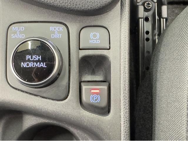 ヤリスクロス Ｇ　４ＷＤ　衝突被害軽減ブレーキ　ペダル踏み間違い急発進抑制装置　ディスプレイオーディオ　Ｂｌｕｅｔｏｏｔｈ　ブラインドスポットモニター　全周囲カメラ　クルーズコントロール　オートエアコン　純正アルミ（24枚目）