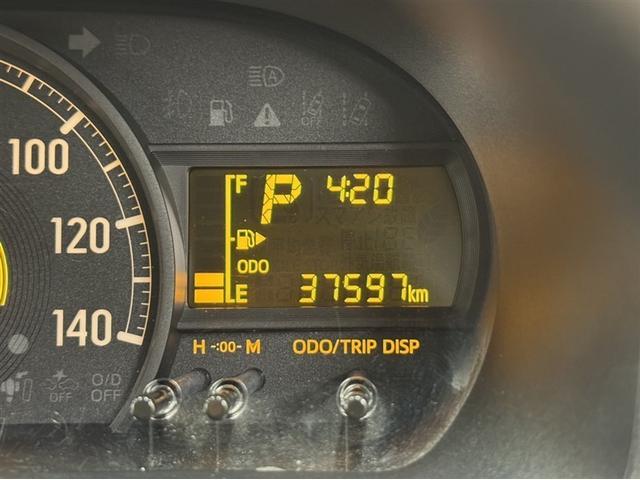 ハイゼットカーゴ ＤＸ　ＳＡＩＩＩ　衝突被害軽減ブレーキ　ペダル踏み間違い急発進抑制装置　車線逸脱警報装置　オートハイビーム　横滑り防止装置　ＡＢＳ　アイドリングストップ　モケットシート　キーレスエントリー　パワーウインドウ（8枚目）