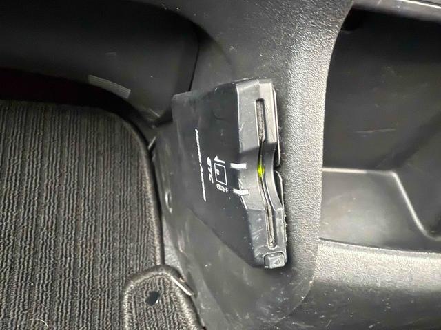フリードスパイクハイブリッド ジャストセレクション　ハイブリッド　ＥＴＣ　ナビ　両側スライド・片側電動　オートクルーズコントロール　ＨＩＤ　キーレスエントリー　電動格納ミラー　ＣＶＴ　衝突安全ボディ　ＡＢＳ　ＥＳＣ　エアコン　パワーステアリング（7枚目）