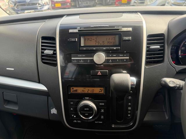 ワゴンＲスティングレー ＴＳ　オートライト　ＨＩＤ　スマートキー　電動格納ミラー　ベンチシート　ＣＶＴ　盗難防止システム　ＡＢＳ　ＣＤ　アルミホイール　衝突安全ボディ　エアコン　パワーステアリング　パワーウィンドウ（5枚目）