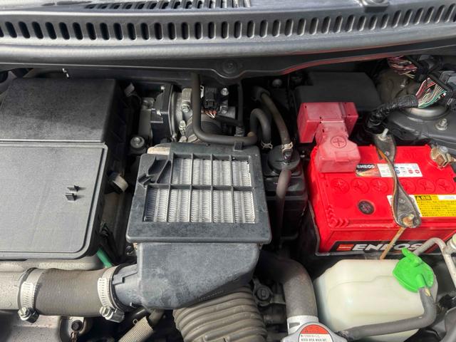 ワゴンＲスティングレー ＴＳ　オートライト　ＨＩＤ　スマートキー　電動格納ミラー　ベンチシート　ＣＶＴ　盗難防止システム　ＡＢＳ　ＣＤ　アルミホイール　衝突安全ボディ　エアコン　パワーステアリング　パワーウィンドウ（41枚目）