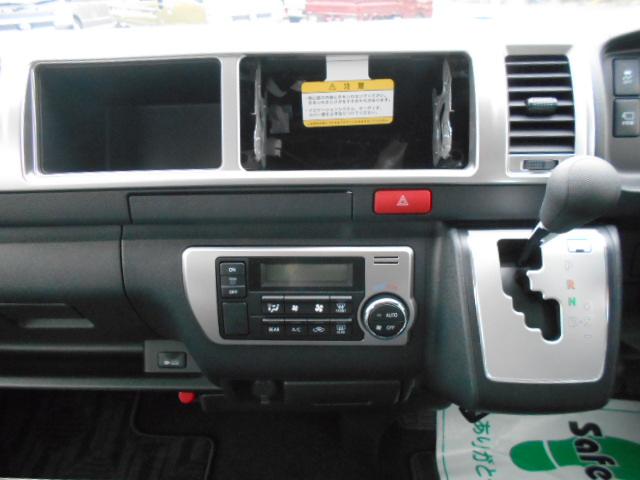 ハイエースワゴン グランドキャビン　４ＷＤ　スーパーロング　パワースライドドア／デジタルインナーミラー／パノラミックビューモニター／ＬＥＤヘッドランプ（メーカーＯＰ）　ＬＥＤフォグランプ　ビルトインＥＴＣ　純正フロアマット＆サイドバイザー（16枚目）