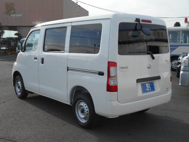 タウンエースバン GL 4WD 登録済未使用車 2/5人乗り LEDヘッドライト(8枚目)