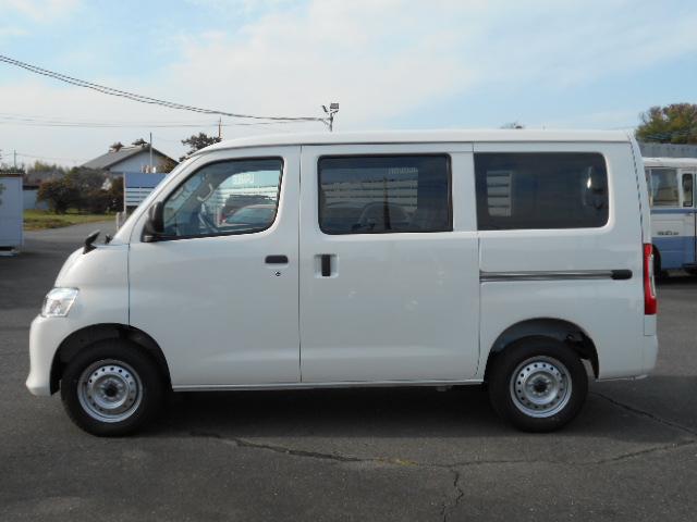 タウンエースバン GL 4WD 登録済未使用車 2/5人乗り LEDヘッドライト(9枚目)