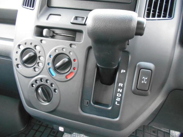 タウンエースバン GL 4WD 登録済未使用車 2/5人乗り LEDヘッドライト(13枚目)