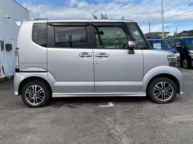 Ｎ－ＢＯＸ Ｇ　ＳＳパッケージ　検Ｒ８／７　４ＷＤ　両側電動スライドドア　プッシュスタート　キーレスエントリー　ＤＶＤ再生　ＣＤ再生　ＥＴＣ　フルセグＴＶ　フロントフォグライト　純正アルミホイール　バックカメラ（8枚目）