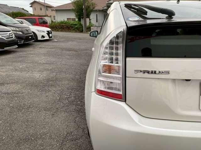 プリウス Ｓツーリングセレクション　車検整備付　純正ナビ　ワンセグＴＶ　ＥＴＣ　ＤＶＤ再生　ＣＤ再生　Ｂｌｕｅｔｏｏｔｈ付き　プッシュスタート　キーレスエントリー　純正アルミホイール　バックカメラ（15枚目）
