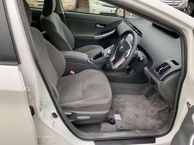 プリウス Ｓツーリングセレクション　車検整備付　純正ナビ　ワンセグＴＶ　ＥＴＣ　ＤＶＤ再生　ＣＤ再生　Ｂｌｕｅｔｏｏｔｈ付き　プッシュスタート　キーレスエントリー　純正アルミホイール　バックカメラ（39枚目）