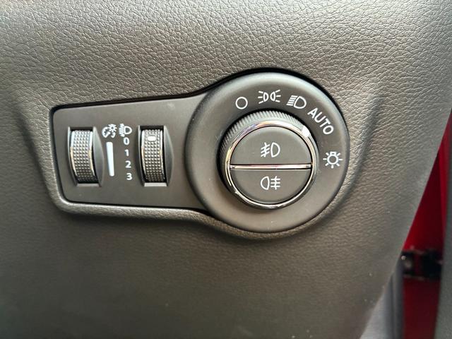 ジープ・コンパス リミテッド ワンオーナー車 純正ナビ・バックカメラ LEDヘッドライト アダプティブクルーズコントロール パワーシート シートヒーター 置くだけ充電 ブラインドスポットモニター ETC(16枚目)