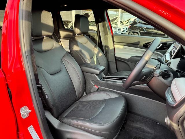 ジープ・コンパス リミテッド ワンオーナー車 純正ナビ・バックカメラ LEDヘッドライト アダプティブクルーズコントロール パワーシート シートヒーター 置くだけ充電 ブラインドスポットモニター ETC(22枚目)