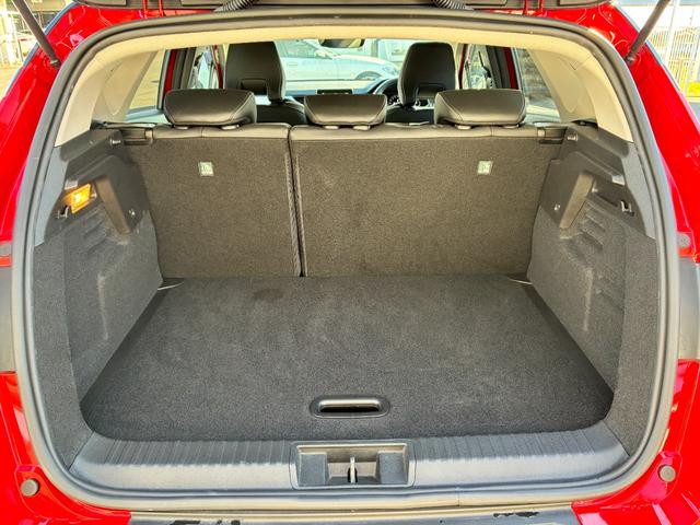 当店舗では女性安心店舗を推進しております。押し売りや強引な進め方など致しません。ご納得頂いた時にご購入下さい。車の基礎知識等も遠慮なくご質問下さい。