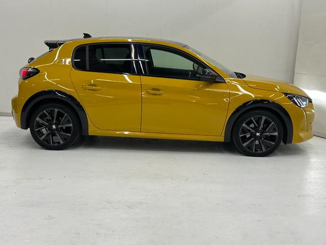 せっかくの愛車だからこそ、自分流にお気に入りのパーツでドレスアップをしませんか？アルミホイールの他にもナビやエアロパーツ等アフターパーツのご相談もお任せください。