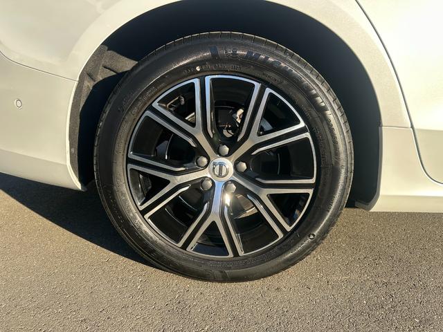 V60 プラス B4 Google搭載ナビ・バックカメラ 360度ビューカメラ LEDヘッドライト レザーシート シートヒーター ステアリングヒーター アダプティブクルーズコントロール ETC(27枚目)