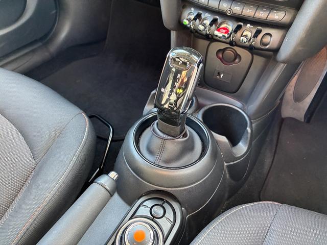 ＭＩＮＩ クーパーＤ　ワンオーナー車　純正ナビ・バックカメラ　スマートキー　シートヒーター　ＦＲ障害物センサー　ＥＴＣ　オートライト（12枚目）