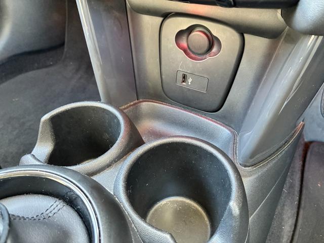 ＭＩＮＩ クーパーＤ　ワンオーナー車　純正ナビ・バックカメラ　スマートキー　シートヒーター　ＦＲ障害物センサー　ＥＴＣ　オートライト（13枚目）