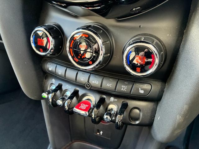 ＭＩＮＩ クーパーＤ　ワンオーナー車　純正ナビ・バックカメラ　スマートキー　シートヒーター　ＦＲ障害物センサー　ＥＴＣ　オートライト（14枚目）