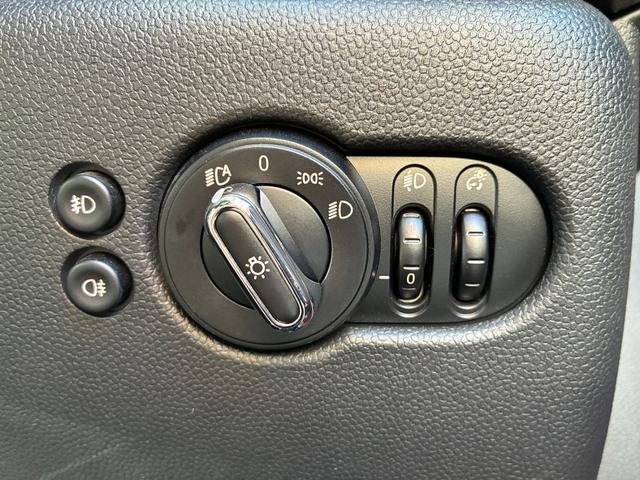 ＭＩＮＩ クーパーＤ　ワンオーナー車　純正ナビ・バックカメラ　スマートキー　シートヒーター　ＦＲ障害物センサー　ＥＴＣ　オートライト（16枚目）