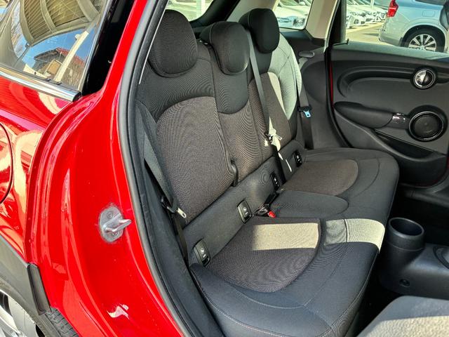 ＭＩＮＩ クーパーＤ　ワンオーナー車　純正ナビ・バックカメラ　スマートキー　シートヒーター　ＦＲ障害物センサー　ＥＴＣ　オートライト（21枚目）