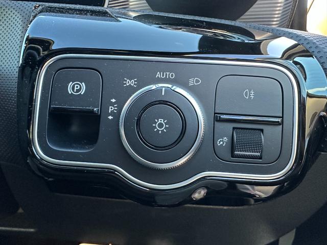 Ａクラスセダン Ａ２００ｄ　セダン　ＡＭＧライン　純正ナビ・バックカメラ　アダプティブクルーズコントロール　ＬＥＤヘッドライト　パワーシート　シートヒーター　フルセグＴＶ　ＥＴＣ　キーレスゴー（16枚目）