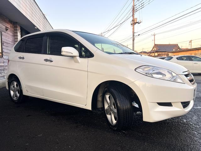 希少な６人乗りで特徴的なミニバン　ホンダ　エディックス　入庫致しました♪グレードは　２０Ｘ　４ＷＤ　になります♪４ＷＤですのでオールシーズン安心してお乗りいただけます♪得な車検：２年付きです♪