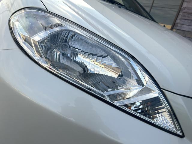 ヘッドライトは曇りや黄ばみ、ヒビ割れ等もなくキレイな状態です♪ＬＥＤですので消費電力が低いのに広範囲を照らしてくれるので夜間の視界も良好です♪