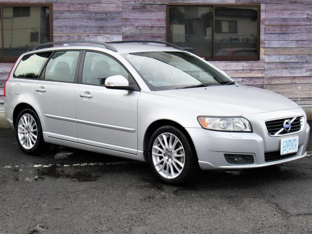 V50 2.0eアクティブプラス /後期型/車検:2年付/走行:4.3万km/本革電動+ヒ-タ-/純ナビ/フリップダウン/Bカメラ/フルセグ/ETC/HID/純17AW/革ステア/クルコン/MTモ-ド/キ-レス/Tチェ-ン(13枚目)