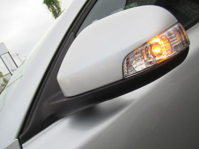 V50 2.0eアクティブプラス /後期型/車検:2年付/走行:4.3万km/本革電動+ヒ-タ-/純ナビ/フリップダウン/Bカメラ/フルセグ/ETC/HID/純17AW/革ステア/クルコン/MTモ-ド/キ-レス/Tチェ-ン(28枚目)