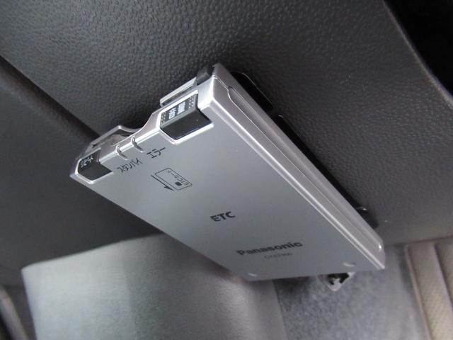 V50 2.0eアクティブプラス /後期型/車検:2年付/走行:4.3万km/本革電動+ヒ-タ-/純ナビ/フリップダウン/Bカメラ/フルセグ/ETC/HID/純17AW/革ステア/クルコン/MTモ-ド/キ-レス/Tチェ-ン(29枚目)