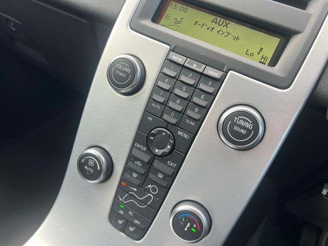 V50 2.0eアクティブプラス /後期型/車検:2年付/走行:4.3万km/本革電動+ヒ-タ-/純ナビ/フリップダウン/Bカメラ/フルセグ/ETC/HID/純17AW/革ステア/クルコン/MTモ-ド/キ-レス/Tチェ-ン(32枚目)