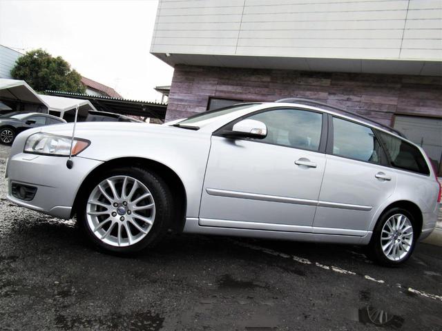 V50 2.0eアクティブプラス /後期型/車検:2年付/走行:4.3万km/本革電動+ヒ-タ-/純ナビ/フリップダウン/Bカメラ/フルセグ/ETC/HID/純17AW/革ステア/クルコン/MTモ-ド/キ-レス/Tチェ-ン(50枚目)