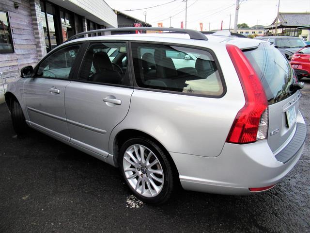 V50 2.0eアクティブプラス /後期型/車検:2年付/走行:4.3万km/本革電動+ヒ-タ-/純ナビ/フリップダウン/Bカメラ/フルセグ/ETC/HID/純17AW/革ステア/クルコン/MTモ-ド/キ-レス/Tチェ-ン(52枚目)