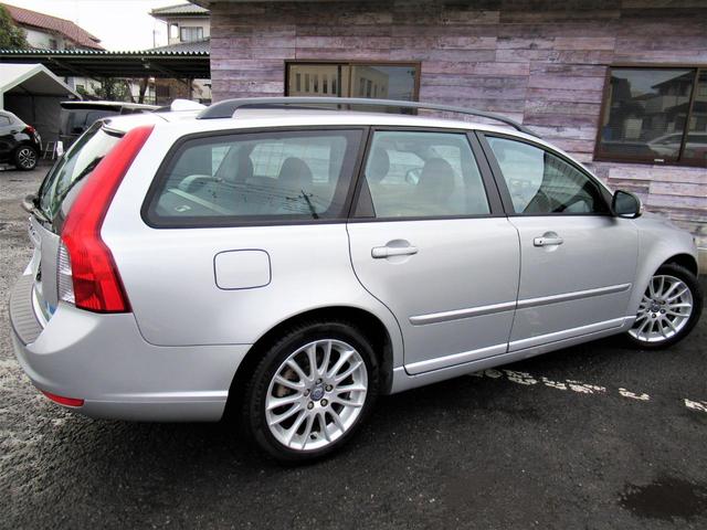 V50 2.0eアクティブプラス /後期型/車検:2年付/走行:4.3万km/本革電動+ヒ-タ-/純ナビ/フリップダウン/Bカメラ/フルセグ/ETC/HID/純17AW/革ステア/クルコン/MTモ-ド/キ-レス/Tチェ-ン(54枚目)