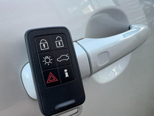 Ｖ６０ Ｔ４　ＳＥ　／後期型／車検：２年付／セ－フティ－ＰＫＧ／本革電動シ－ト＋ヒ－タ－／純ナビ／Ｂカメラ／フルセグ／ＤＶＤ／Ｂｌｕｅｔｏｏｔｈ／ＨＩＤ／ＥＴＣ／革ステア／スマキ－／純１７ＡＷ／ＡＵＴＯエアコン／Ｗミラ－（33枚目）