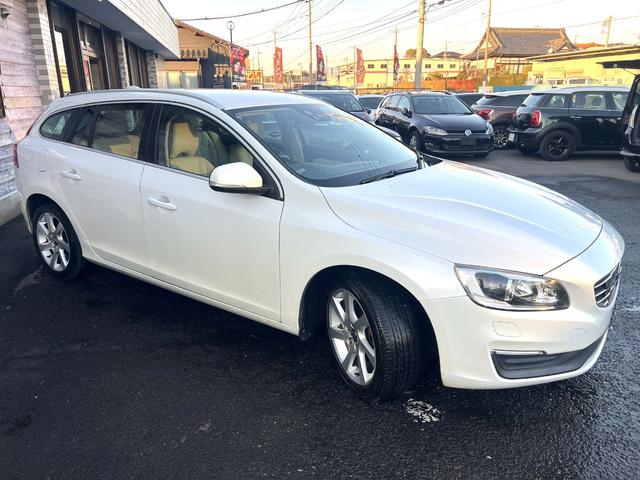 Ｖ６０ Ｔ４　ＳＥ　／後期型／車検：２年付／セ－フティ－ＰＫＧ／本革電動シ－ト＋ヒ－タ－／純ナビ／Ｂカメラ／フルセグ／ＤＶＤ／Ｂｌｕｅｔｏｏｔｈ／ＨＩＤ／ＥＴＣ／革ステア／スマキ－／純１７ＡＷ／ＡＵＴＯエアコン／Ｗミラ－（46枚目）