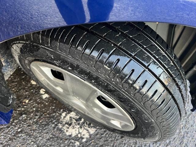 フリードハイブリッド ジャストセレクション　／検：２年付／走：４．３万ｋｍ／外ナビ／フリップダウン／Ｂカメラ／フルセグ／ＤＶＤ／Ｂｌｕｅｔｏｏｔｈ／左側電動スライド／ＨＩＤ／ＥＴＣ／スマキ－／クルコン／ＡＵＴＯエアコン／ドアバイザ－／Ｔチェ－ン（16枚目）