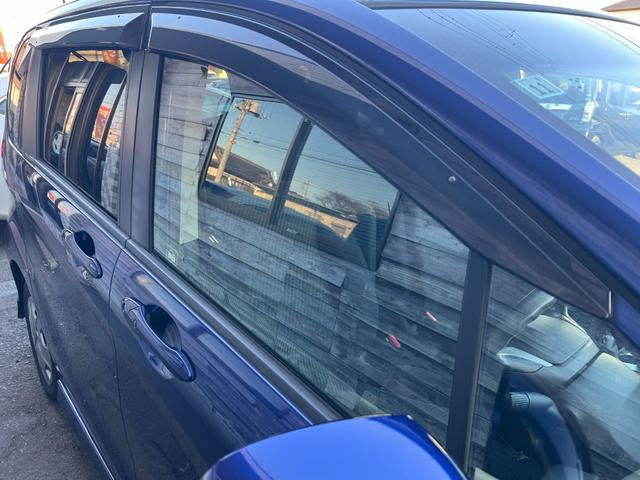 フリードハイブリッド ジャストセレクション　／検：２年付／走：４．３万ｋｍ／外ナビ／フリップダウン／Ｂカメラ／フルセグ／ＤＶＤ／Ｂｌｕｅｔｏｏｔｈ／左側電動スライド／ＨＩＤ／ＥＴＣ／スマキ－／クルコン／ＡＵＴＯエアコン／ドアバイザ－／Ｔチェ－ン（22枚目）