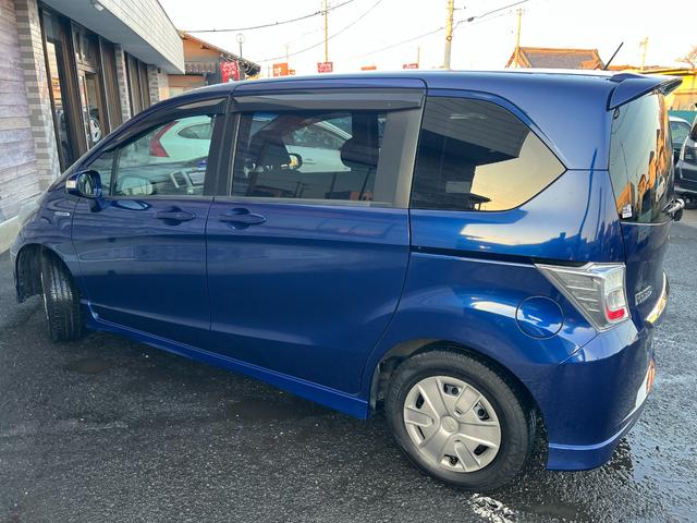 フリードハイブリッド ジャストセレクション　／検：２年付／走：４．３万ｋｍ／外ナビ／フリップダウン／Ｂカメラ／フルセグ／ＤＶＤ／Ｂｌｕｅｔｏｏｔｈ／左側電動スライド／ＨＩＤ／ＥＴＣ／スマキ－／クルコン／ＡＵＴＯエアコン／ドアバイザ－／Ｔチェ－ン（41枚目）