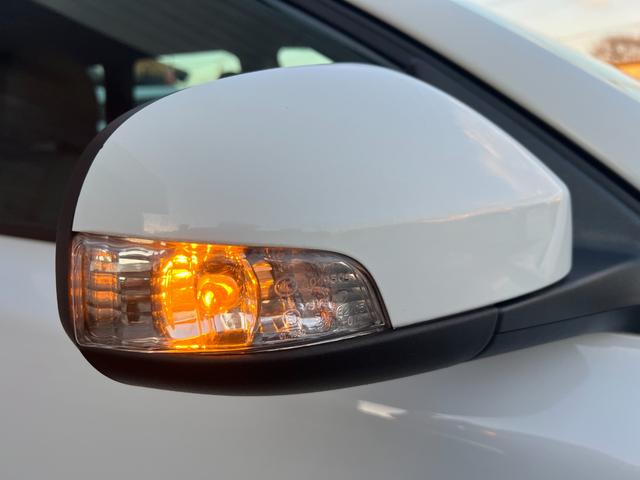 V50 2.0eアクティブプラス /後期型/本革電動シ-ト+ヒ-タ-/純正ナビ/バックカメラ/純正17AW/HID/フォグ/ETC/本革ステア/キ-レス/AUTOエアコン/MTモ-ド/クルコン/ル-フレ-ル/PVガラス/Tチェ-ン(27枚目)