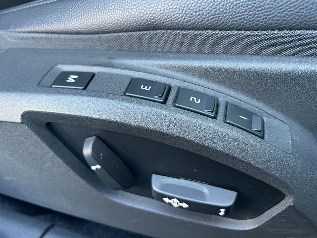 V50 2.0eアクティブプラス /後期型/本革電動シ-ト+ヒ-タ-/純正ナビ/バックカメラ/純正17AW/HID/フォグ/ETC/本革ステア/キ-レス/AUTOエアコン/MTモ-ド/クルコン/ル-フレ-ル/PVガラス/Tチェ-ン(31枚目)