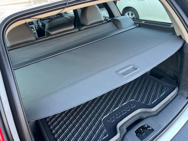 V50 2.0eアクティブプラス /後期型/本革電動シ-ト+ヒ-タ-/純正ナビ/バックカメラ/純正17AW/HID/フォグ/ETC/本革ステア/キ-レス/AUTOエアコン/MTモ-ド/クルコン/ル-フレ-ル/PVガラス/Tチェ-ン(35枚目)