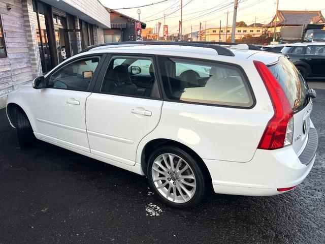 V50 2.0eアクティブプラス /後期型/本革電動シ-ト+ヒ-タ-/純正ナビ/バックカメラ/純正17AW/HID/フォグ/ETC/本革ステア/キ-レス/AUTOエアコン/MTモ-ド/クルコン/ル-フレ-ル/PVガラス/Tチェ-ン(51枚目)