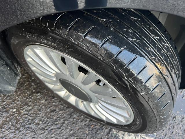 ５００ １．２　８Ｖ　ラウンジ　／車検：２年付き／走行距離：５．７万ｋｍ／ガラスサンルーフ／外ナビ／ワンセグ／純正１５インチＡＷ／外装色：クロスオーバーブラックメタリック／本革巻きステアリング／キ－レス／ＭＴモ－ド（15枚目）