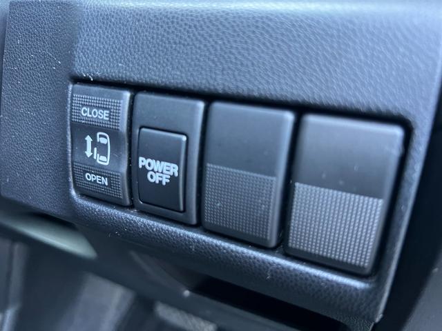 プレマシー ２０Ｓ－スカイアクティブ　／検：２年付／純ナビ／後席フリップダウン／フルセグ／Ｂｌｕｅｔｏｏｔｈ／左電動スライド／純１５ＡＷ／ＨＩＤ／ＥＴＣ／革ステア／スマキ－／ＡＵＴＯエアコン／ＭＴモ－ド／バイザ－／ＰＶガラス／Ｔチェ－ン（32枚目）